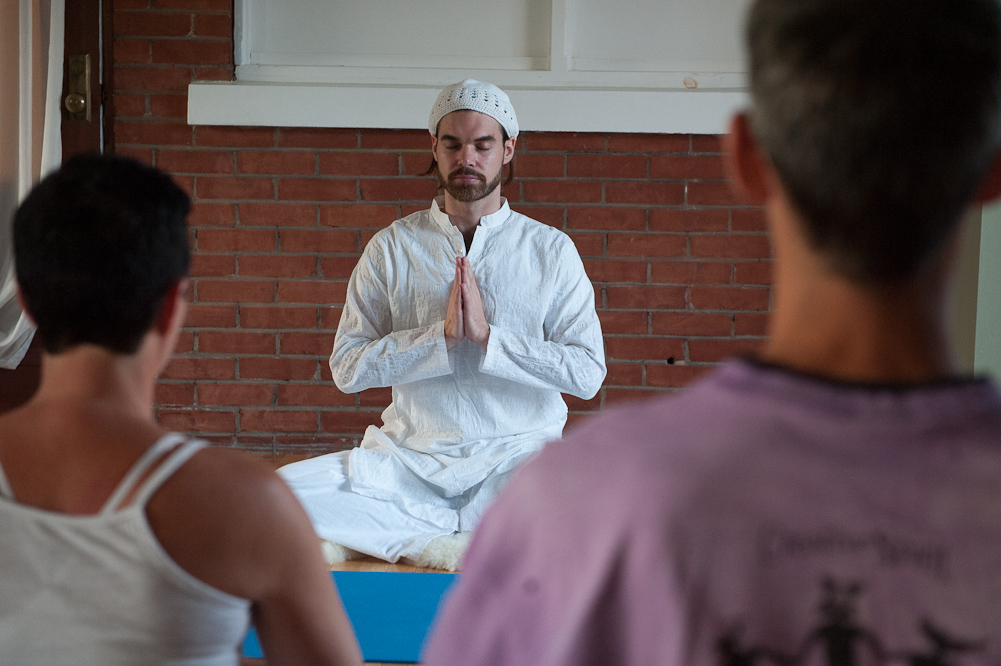 André-Claude pratiquant le yoga
